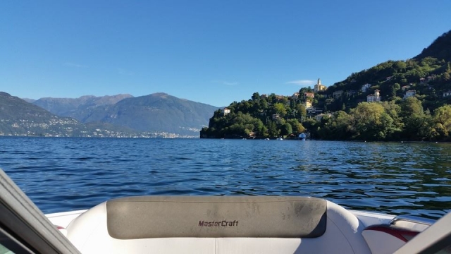  La embarcación maestra en la popa 